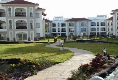 3 Bed Apartment with Swimming Pool in Mombasa CBD - 3