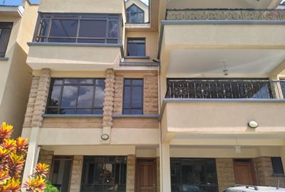 5 Bed Townhouse with En Suite in Lavington - 2
