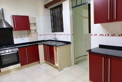 4 Bed Apartment with En Suite in Rhapta Road