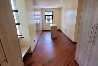 5 Bed Townhouse with En Suite in Lavington - 2