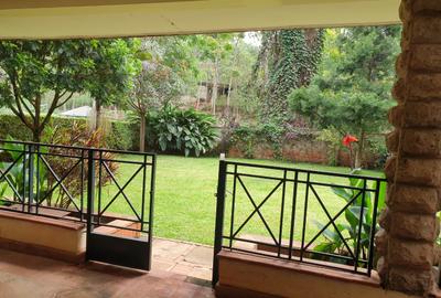 5 Bed Villa with En Suite in Rosslyn