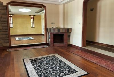 5 Bed House with En Suite in Runda