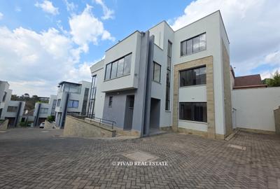 5 Bed Townhouse with En Suite in Lavington