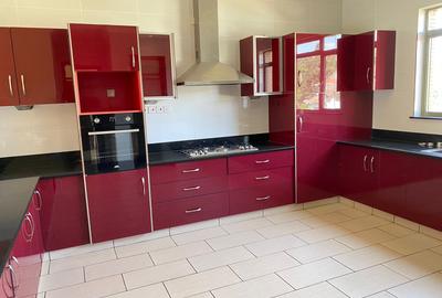 3 Bed Apartment with En Suite in Kilimani - 4