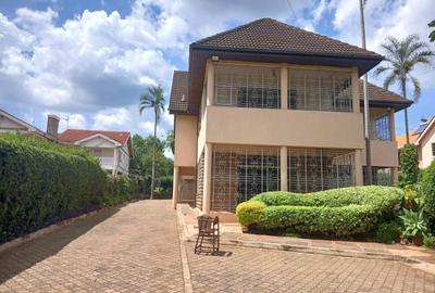 5 Bed House with En Suite at - 3