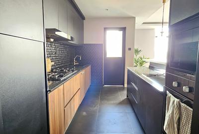 Furnished 2 Bed Apartment with En Suite in Brookside - 4