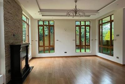 5 Bed Townhouse with En Suite in Lavington