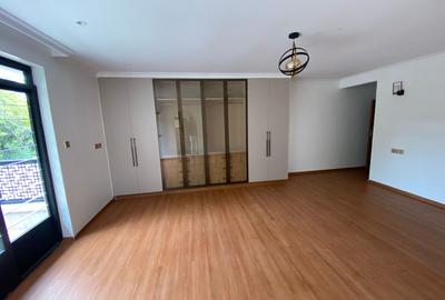 7 Bed Townhouse with En Suite in Runda - 2