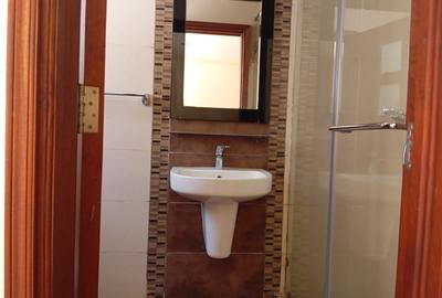 5 Bed Townhouse with En Suite in Lavington - 3