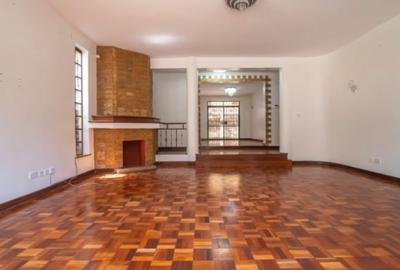 5 Bed Villa with En Suite in Lavington - 2