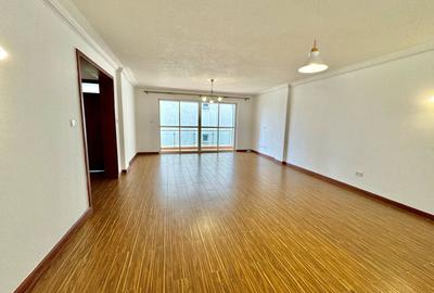 3 Bed Apartment with En Suite in Riverside