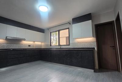 5 Bed Apartment with En Suite in Parklands