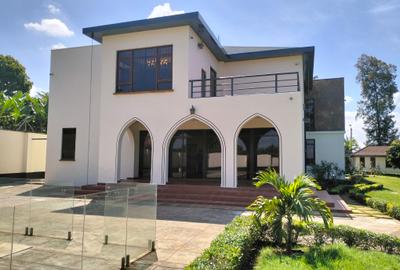 5 Bed House with En Suite in Runda