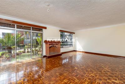 5 Bed Townhouse with En Suite in Brookside