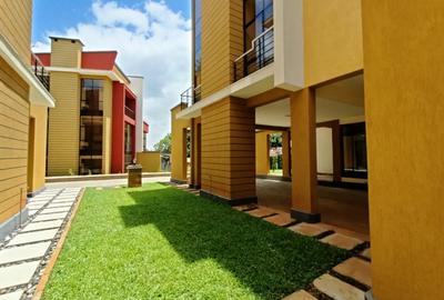 5 Bed Villa with En Suite at Lavington - 2