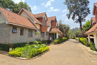 5 Bed Townhouse with En Suite at Lavington Green