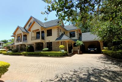 5 Bed Townhouse with En Suite at Lavington - 2