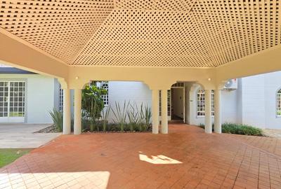 4 Bed House with En Suite in Runda