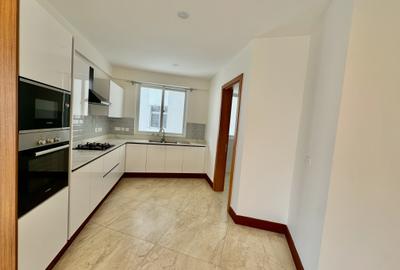 3 Bed Apartment with En Suite in Parklands