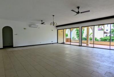 3 Bed Apartment with En Suite at Greenwood Drive - 2