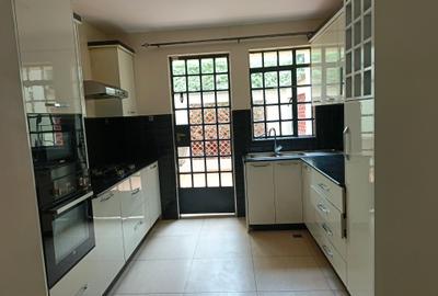 4 Bed Townhouse with En Suite in Kitisuru