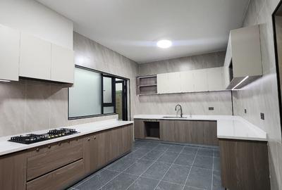 5 Bed Apartment with En Suite in Kileleshwa - 4