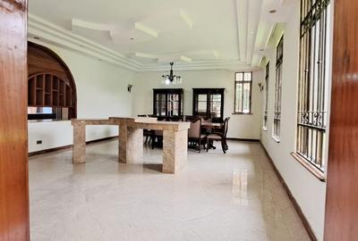 6 Bed House with En Suite at Ridgeways