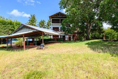 5 Bed House with En Suite in Watamu - 3