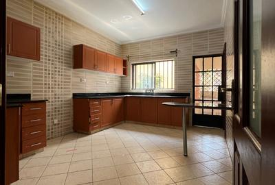 3 Bed Apartment with En Suite in Kileleshwa