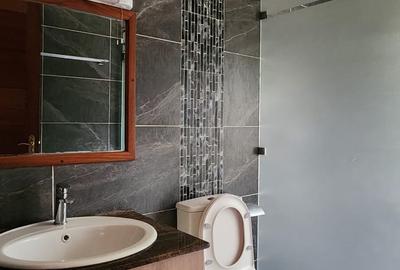 5 Bed Villa with En Suite in Runda - 3