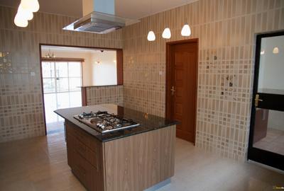 3 Bed Apartment with En Suite in Rhapta Road - 4