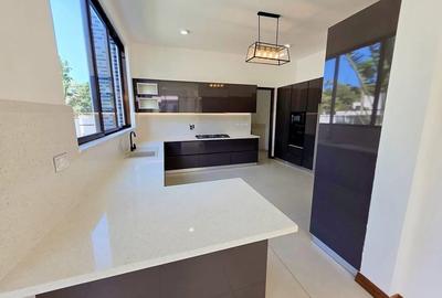 5 Bed Villa with En Suite in Nyali Area