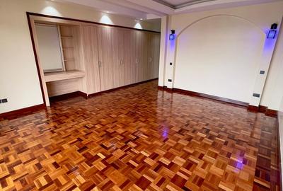 3 Bed Apartment with En Suite at Othaya Road - 3
