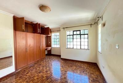 5 Bed Townhouse with En Suite in Lavington