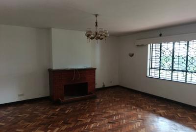 4 Bed House with En Suite in Runda
