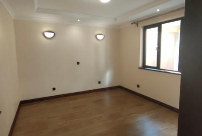 5 Bed Townhouse with En Suite in Lavington - 4
