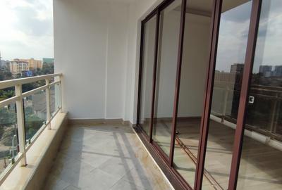 2 Bed Apartment with En Suite in Dennis Pritt