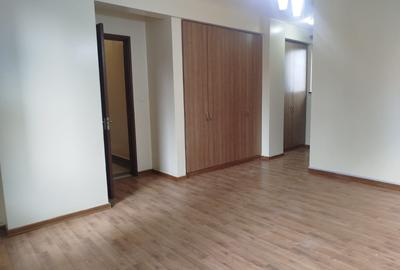 4 Bed Apartment with En Suite in Westlands Area - 2