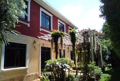 5 Bed Townhouse with En Suite at Off Waiyaki Way