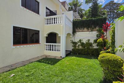 4 Bed Townhouse with En Suite in Lavington - 2