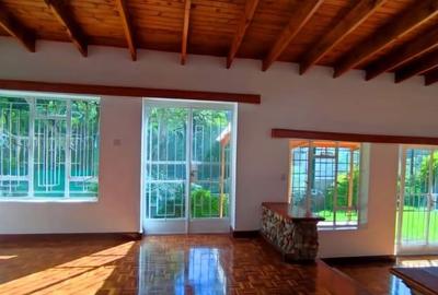 4 Bed House with En Suite in Riverside - 2