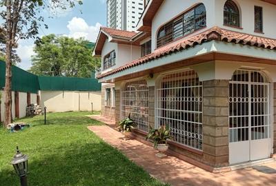 4 Bed House with En Suite in Lavington