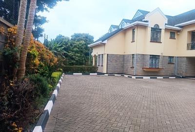 6 Bed House with En Suite in Runda