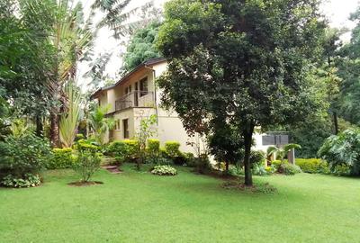 0.5 ac Land at Lavington Green