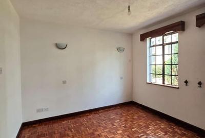 4 Bed House with En Suite in Lavington