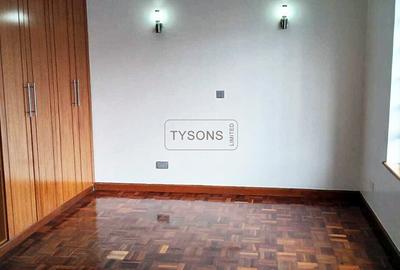 3 Bed Apartment with En Suite in Upper Hill - 4
