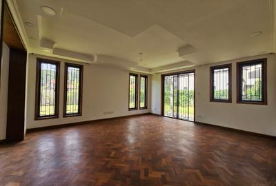 6 Bed Villa with En Suite in Lavington - 4