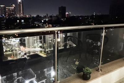 Serviced 2 Bed Apartment with En Suite at Rivers - 4
