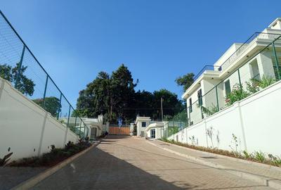 6 Bed House with En Suite at - 3