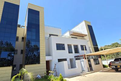 5 Bed Townhouse with En Suite at Lavington Road - 3